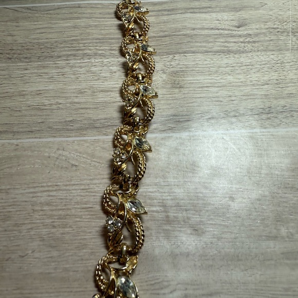 Vintage Coro Gold Tone Bracelet Clear Rhinestone Leaves Signed - Picture 2 of 6